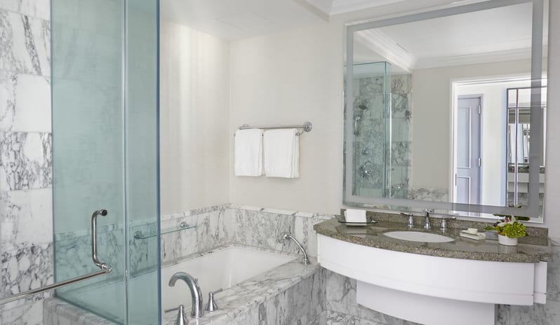 Beverly Wilshire, A Four Seasons Hotel - One Bedroom Beverly Suite Washroom